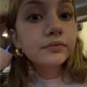 Meet your Posher, Chloe